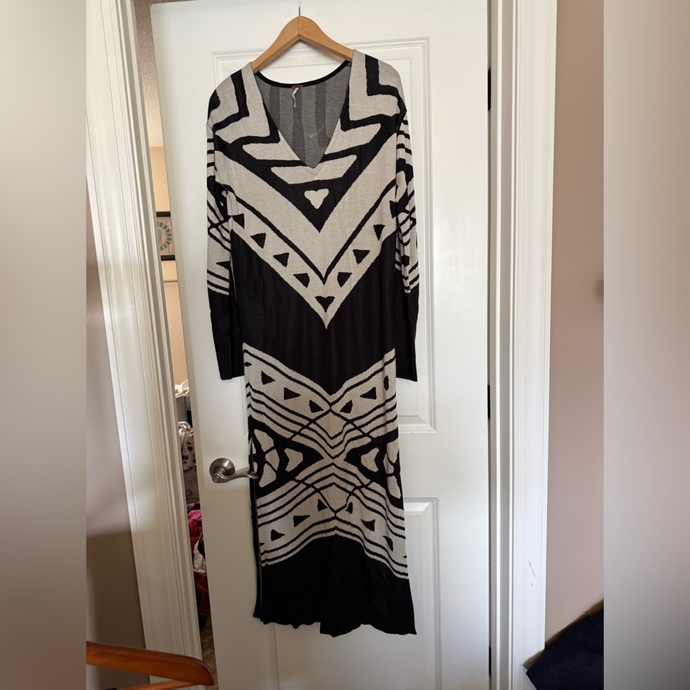 Free People Black & White Geometric V-Neck Maxi Sweater Dress